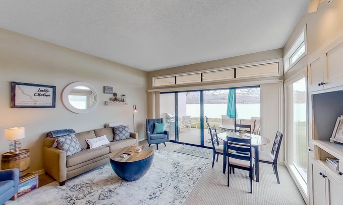Chelan Condo | Lakefront Condo with Shared Pools, Hot Tub, Dock, Beach Access