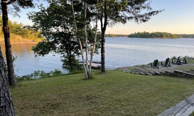 Pointe au Baril Cottage | Lakefront Cottage Parry Sound District, Pointe Au Baril, Archipelago