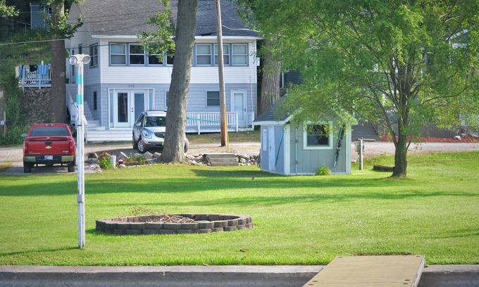 Leesburg Cottage | Lakefront Cottage on Big Barbee Lake with ALL the amenities to Enjoy the Lake!