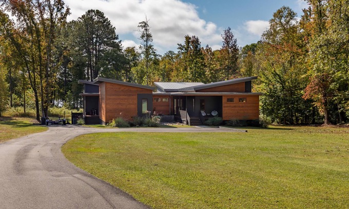 Littleton House | Lakefront Escape w/Boathouse & Helipad – Your Ultimate Lake Gaston Getaway