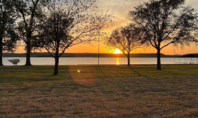 Graford House | Lakefront escape with Breathtaking Sunsets! Dock Access, 5 min from Rocker B