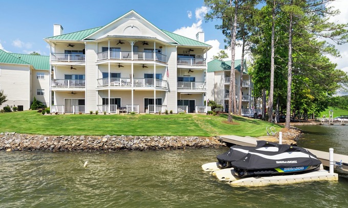Dadeville Condo | Lakefront Getaway – 1BR/1BA Walk-Out Condo with Stunning Views