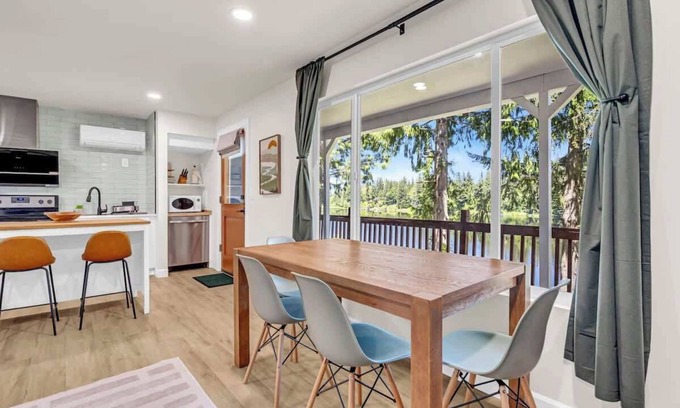 Three Lakes Apartment | Lakefront Getaway For 4 with Swimming, Kayaks