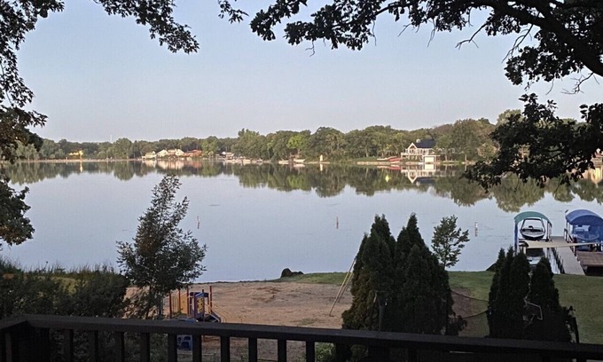 Paddock Lake House | Lakefront home. Beach and park.