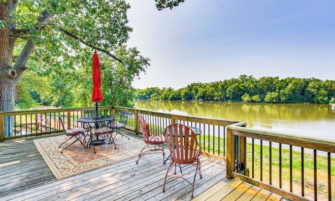 Havana Cabin | Lakefront Home w/Patio in Havana!