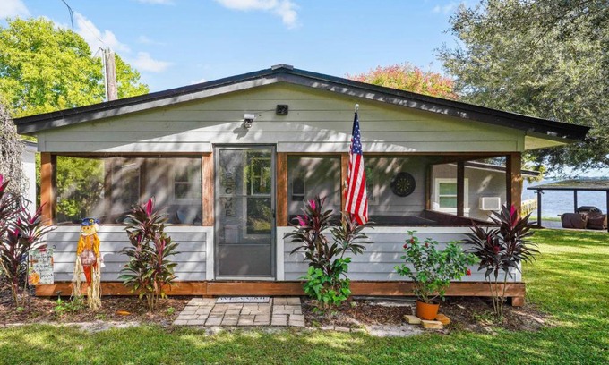 Florida South Atlantic Coast House | Lakefront Home with Screened Porches in Frostproof!
