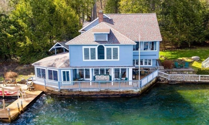 Bolton Landing House | Lakefront house in the town of Bolton right on the water with private dock space