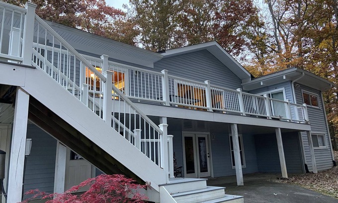 High Point House | Lakefront house with awesome dock! Quiet cove and close to all by water or land!