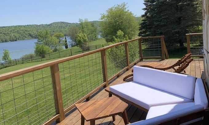 Whitingham Cabin | Lakefront House with Stunning Views and Great Room