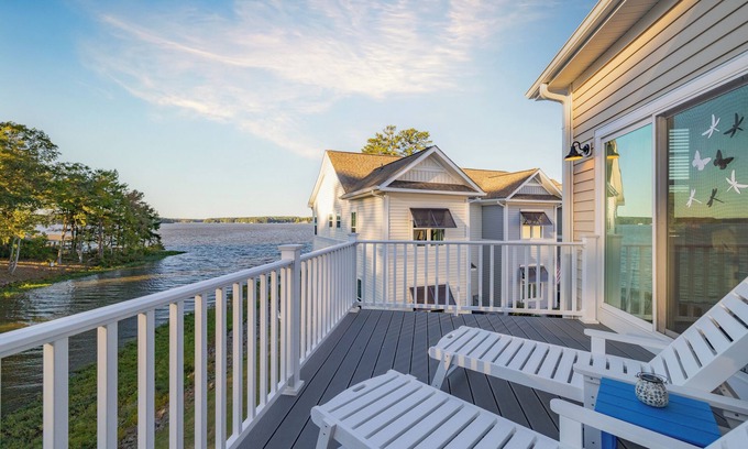Eatons Crossing House | Lakefront/KingBed/FirePit/Arcade/nKayaks/Boat Slip