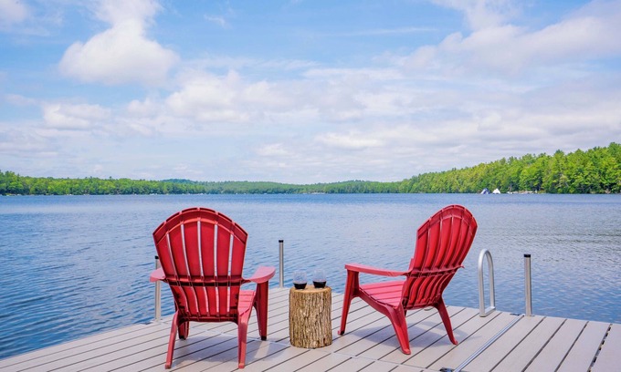 Naples House | Lakefront, Large Dock, Deck & Fire Pit, Close to Golf & Skiing, Sleeps 12