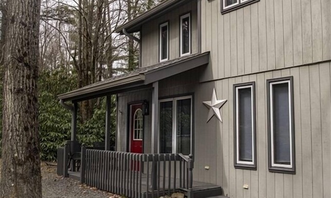 Pocono Pines House | Lakefront! Large lakefront home, familyroom, sunroom, with decking to enjoy the view!