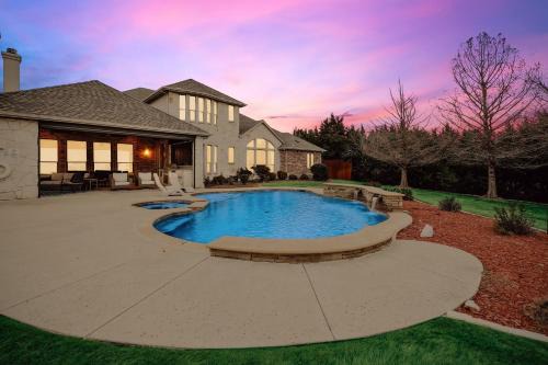 Wylie House | Lakefront Mansion with Pool and Cinema