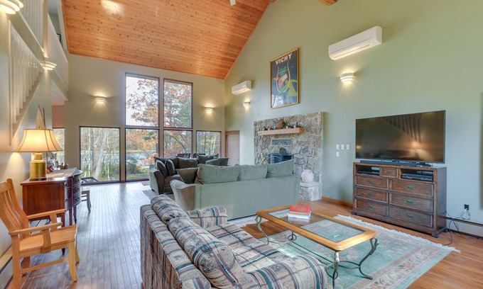Blakeslee House | Lakefront Maryland Home - Deck, Grill & Pool Table