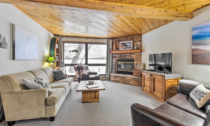 Mercer House | Lakefront Mercer Home: Private Dock & Kayaks!