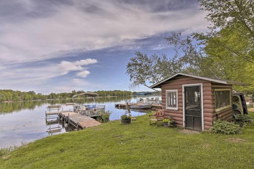 New Auburn Apartment | Lakefront New Auburn Apartment with Shared Dock