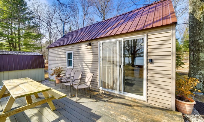 Newberry Apartment | Lakefront Newberry Studio w/Fire Pit!