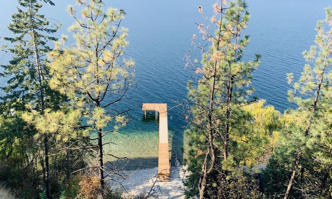Central Okanagan House | Lakefront Okanagan Home with Large Private Patio, Lake View & Private Beach