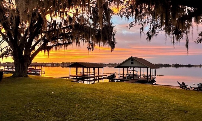 Highland House | LAKEFRONT Paradise for Rent SEASON 1/1/2025-4/2025