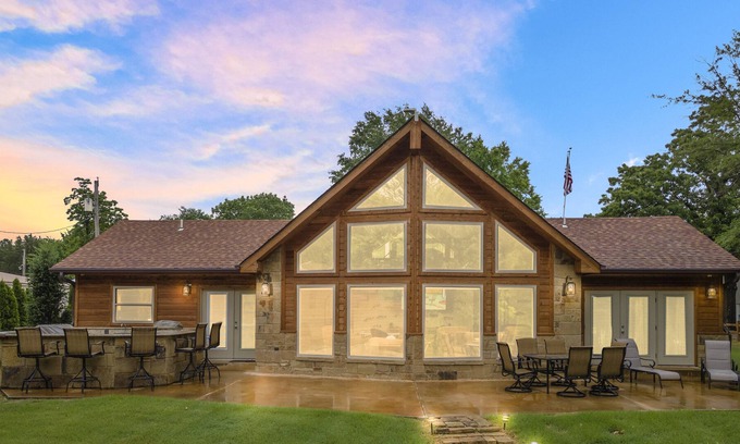 Longtown Cabin | Lakefront property in a peaceful cove on Lake Eufaula. Just steps from the water