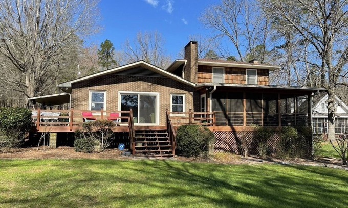 Albemarle House | Lakefront sleeps 14: Swim floats , hammocks, fire pit, grill, yard games