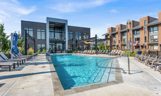 Detroit - Shoreway Apartment | Lakefront Stay Near Beach + Pool