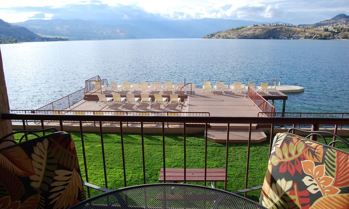 Chelan Condo | Lakefront Two Bedroom, Two Bath Grandview on the Lake Condo