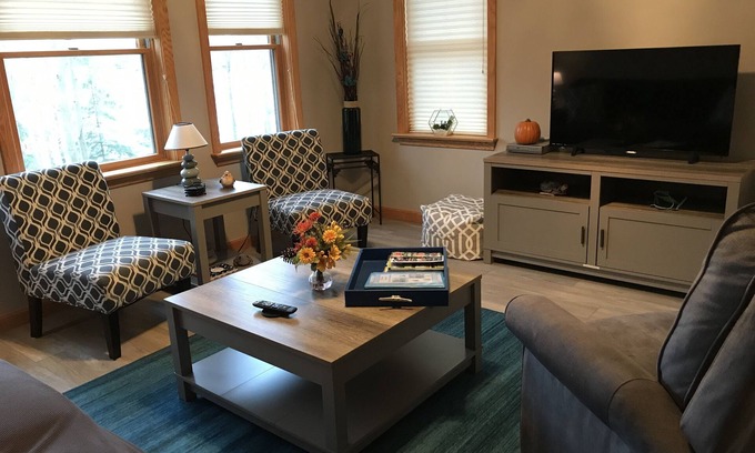 Treasure Lake House | Lakefront with beautiful sunsets. Book now for a cozy fall getaway. 🍁🍂