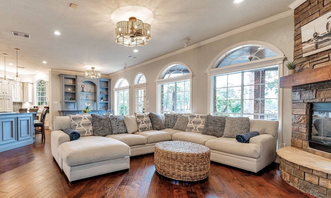 Atascocita House | Lakefront Zen Home w/Pool & Spa 30 Mins Downtown