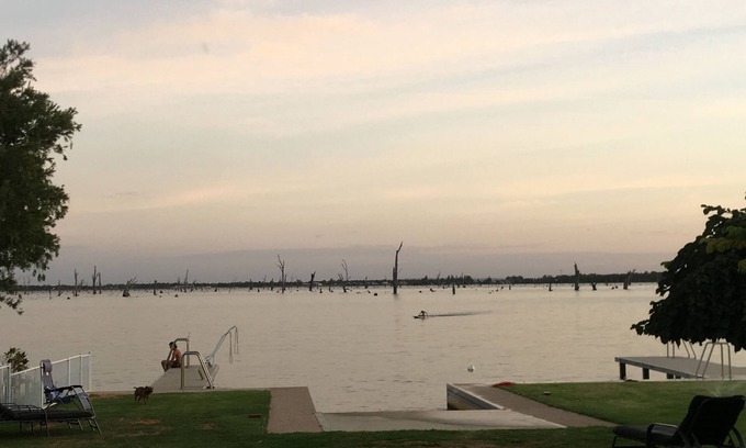 Mulwala House | Lakehouse At Mulwala - Two jetties and private boat ramp