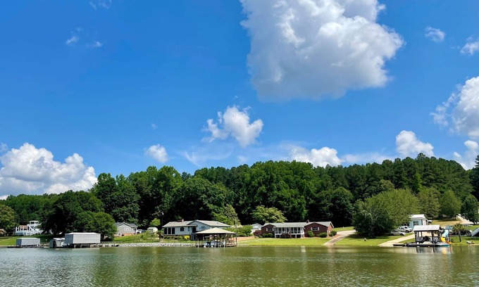 Dixie - Berryhill House | Lakehouse in Charlotte. Sleeps 8.