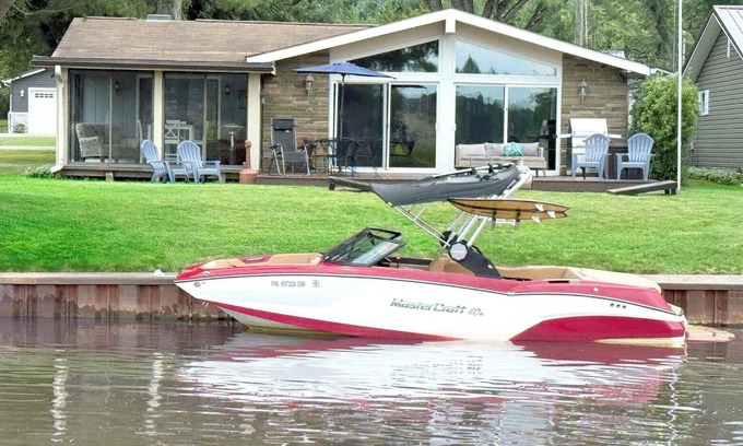 Conneaut Lakeshore House | Lakehouse on the Canal