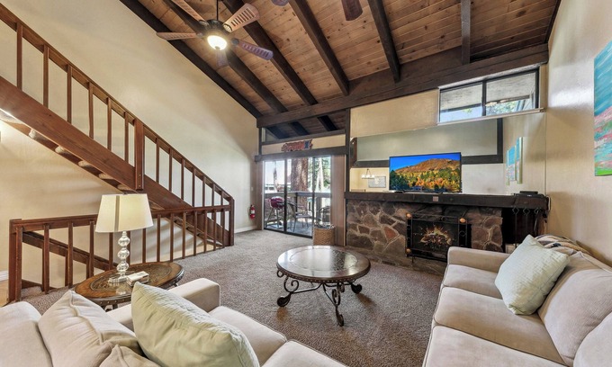 South Lake Tahoe House | Lakeland Village #521 - Come & Lake It, Pools, Beach