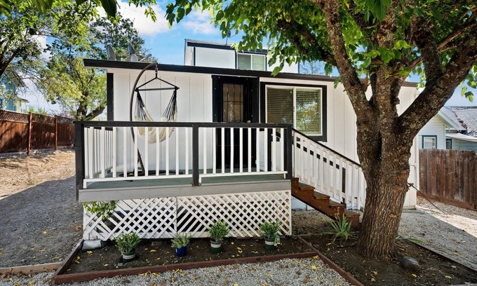 Lakeport Apartment | Lakeport Charmer near downtown and boat ramp !