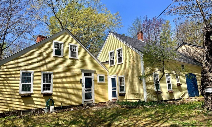 Sandwich House | Lakes Region! Historic 200+ Year Old Beautiful Cape 1 mi from Squam Town Beach