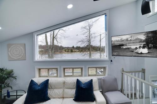 Tobyhanna House | Lakeside Escape Hot Tub Private Dock
