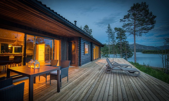 Kviteseid House | Lakeside Haven Vrådal