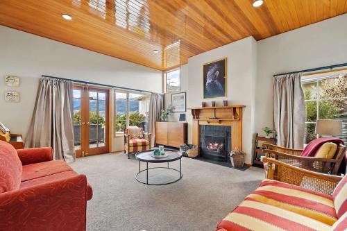 Frankton House | Lakeside Indulgence on Wilmot