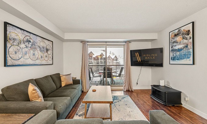 East Kootenay Apartment | Lakeside Memories | Pool | Hot Tub | Central