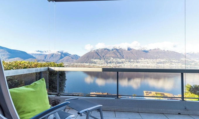 Vairano Apartment | Lakeside Pool Paradise