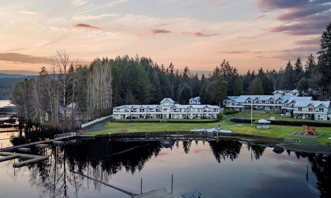 Shawnigan Lake Condo | Lakeside Resort Suite on Shawnigan Lake. Easy beach and lake access!
