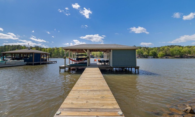 Littleton House | Lakeview, Dock, Rooftop, Firepit, Kayak, Games