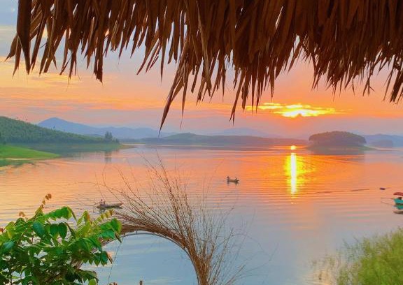 Ngoi Tu House | Lakeview Homestay Vu Linh