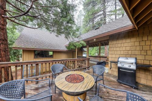 Arnold House | Lakeview Lodge