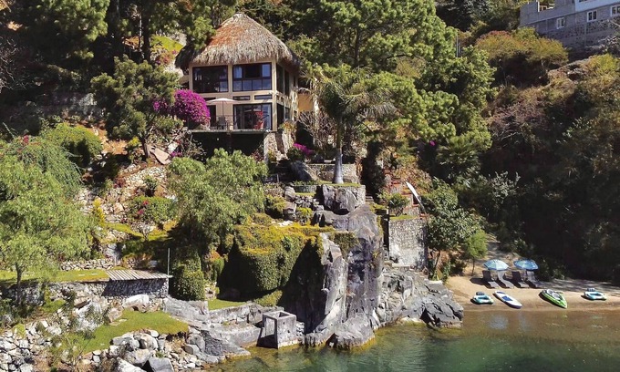 San Antonio Palopo Villa | Lakeview on the Rocks