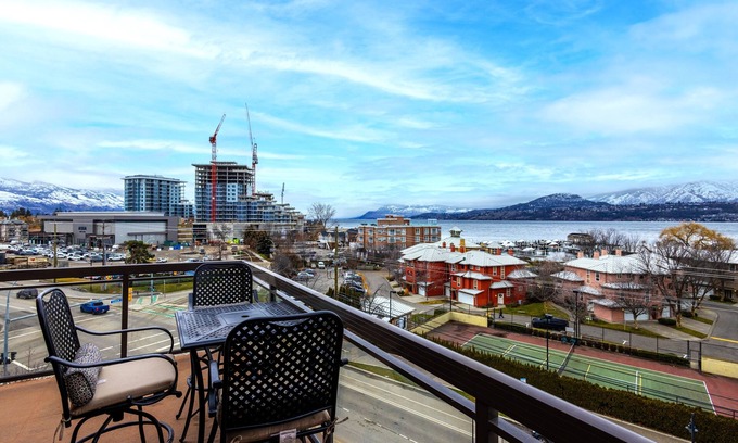 South Pandosy Condo | Lakeview Penthouse with Pool