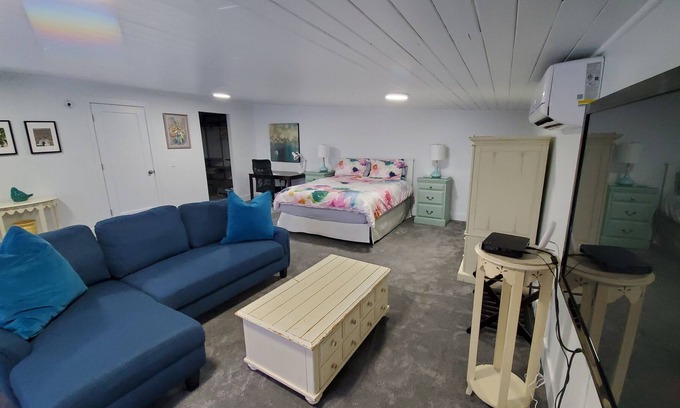 Westshore Estates House | Lakeview Studio Suite with Private Entrance