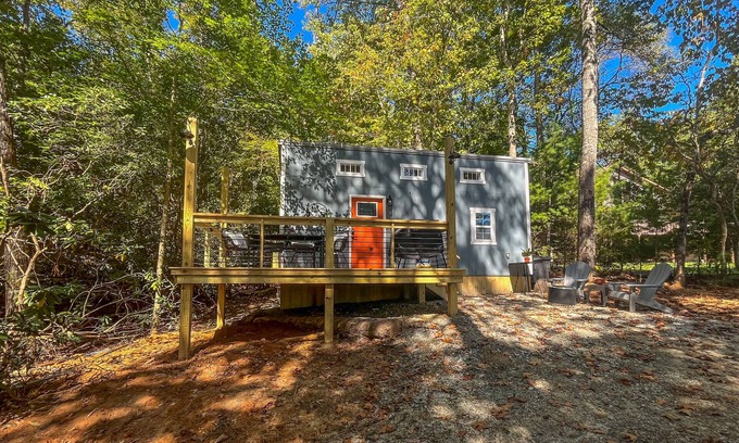 Mills River Cabin | Lakeview tiny home with a loft, full kitchen, furnished deck, & firepit