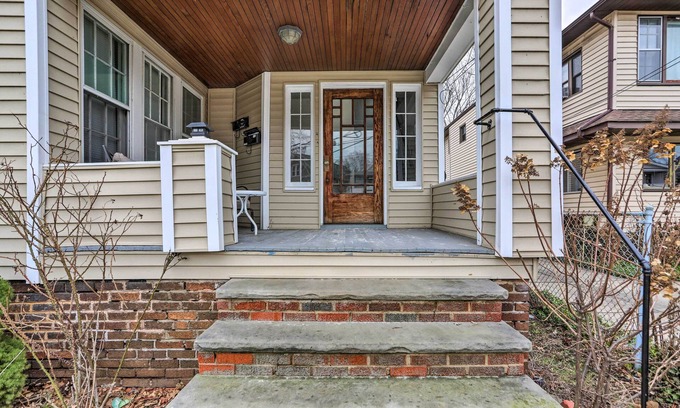 Lakewood Cottage | Lakewood Home w/Yard ~ 8 Mi to Cleveland!