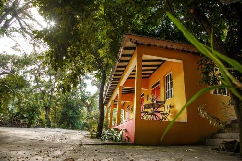 Cap-Haitien Hotel | Lakou Breda